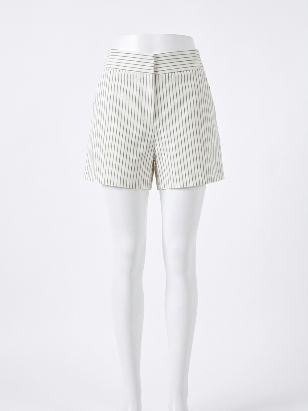 NEW FIFTEEN TWENTY modern shorts in cream/black